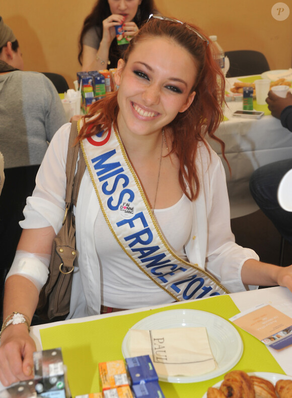 Delphine Wespiser, en juin 2012 à Paris, pour une opération Don du Sang.