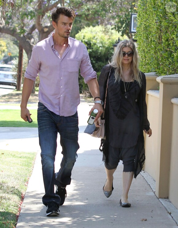 Fergie, enceinte, et son mari Josh Duhamel à la recherche d'une maison a vendre à Pacific Palisades, en mai 2013.