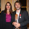 Aurélie Filippetti et Bruno Podalydès avec les insignes de chevalier de l'ordre de la légion d'honneur à Paris le 17 septembre 2013.