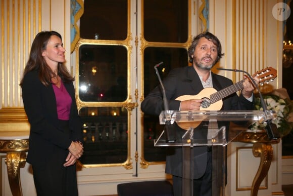 Aurélie Filippetti et Bruno Podalydès chevalier de l'ordre de la légion d'honneur au ministère de la culture à Paris le 17 septembre 2013.