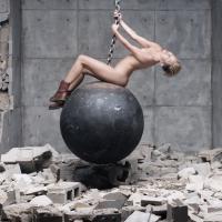 Miley Cyrus nue sur sa boule, star du web: Des parodies d'étudiants font le buzz