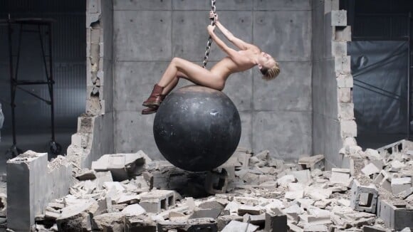 Miley Cyrus nue sur sa boule, star du web: Des parodies d'étudiants font le buzz