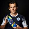 Joey Barton s'engage pour la cause homosexuelle avec des lacets arc-en-ciel avec l'association stonewall