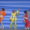 La troupe de MAMMA MIA ! (sur la scène du Palais des Sports) célèbre le millionième spectateur de l'incontournable comédie musciale lors de la nouvelle tournée française. Paris, le 20 septembre 2013.