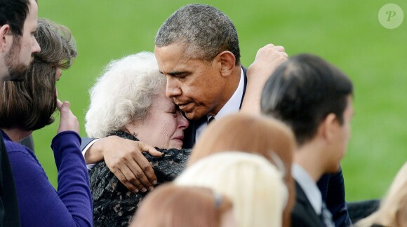 Barack Obama et son épouse Michelle Obama ont assisté à une cérémonie hommage aux victimes de la tuerie de Navy Yard, le 22 septmbre 2013 à Washington. Le couple a réconforté les familles et le président a délivré un discours.