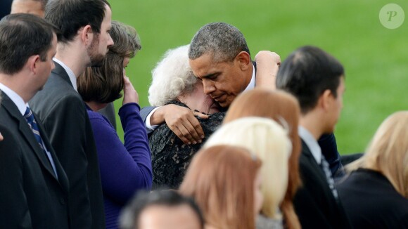 Barack Obama et Michelle Obama ont assisté à une cérémonie hommage aux victimes de la tuerie de Navy Yard, le 22 septmbre 2013 à Washington. Le couple a réconforté les familles et le président a délivré un discours.