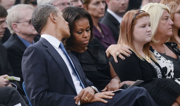 Le président Barack Obama et Michelle Obama ont assisté à une cérémonie hommage aux victimes de la tuerie de Navy Yard, le 22 septmbre 2013 à Washington. Le couple a réconforté les familles et le président a délivré un discours.
