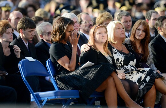Barack Obama et la jolie Michelle Obama ont assisté à une cérémonie hommage aux victimes de la tuerie de Navy Yard, le 22 septmbre 2013 à Washington. Le couple a réconforté les familles et le président a délivré un discours.