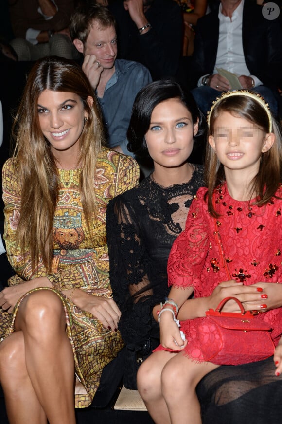 Bianca Brandolini d'Adda, Bianca Balti et sa fille Matilde assistent au défilé Dolce & Gabbana printemps-été 2014 à Milan. Le 22 septembre 2013.