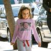 Jennifer Garner avec sa fille Seraphina qui porte un T-shirt à l'effigie de son père Ben Affleck, à Pacific Palisades, le 24 septembre 2013.