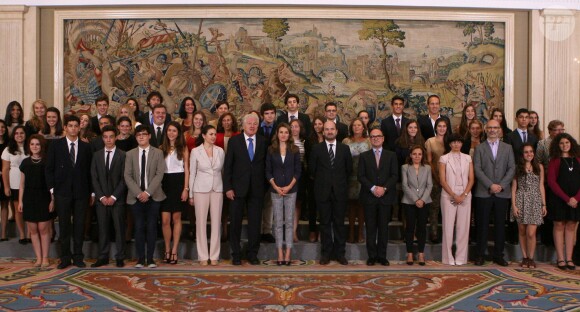 La princesse Letizia d'Espagne recevait le 25 septembre 2013 en audience au palais de la Zarzuela à Madrid les jeunes protagonistes du programme My Europe.
