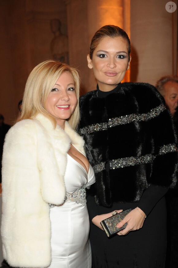 Monica Baccardi et Lola Karimova à Versailles le 1er février 2010.