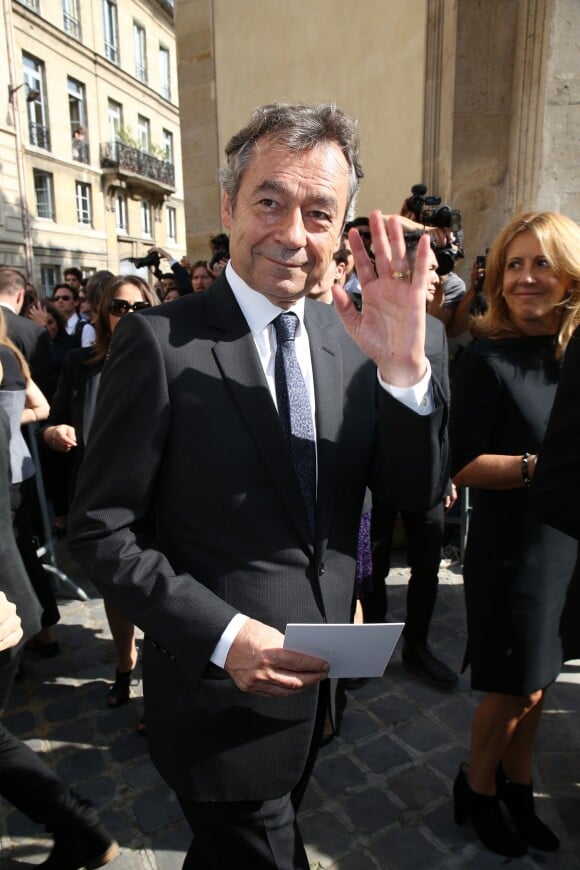 Michel Denisot arrive au défilé Christian Dior, collection prêt-à-porter printemps-été 2014, au Musée Rodin à Paris. Le 27 septembre 2013