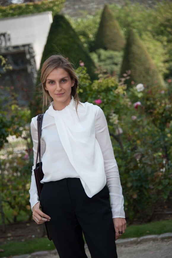 Gaia Repossi arrive au défilé Christian Dior, collection prêt-à-porter printemps-été 2014, au Musée Rodin à Paris. Le 27 septembre 2013