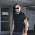 Ricky Martin arrive à l'aéroport de Los Angeles, avec ses fils Matteo et Valentino, le 23 septembre 2013.
