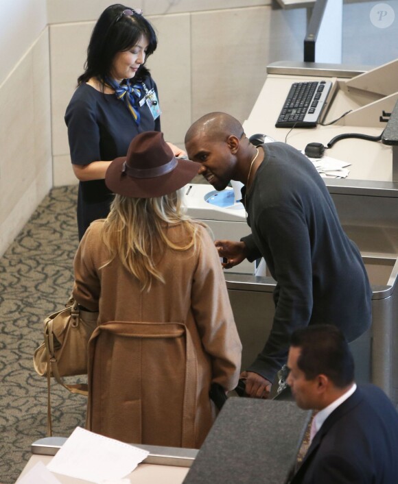 Exclusif
Kim Kardashian et Kanye West a l'aéroport de San Francisco pour prendre un avion pour Paris, le 27 septembre 2013. Sans leur bébé North.