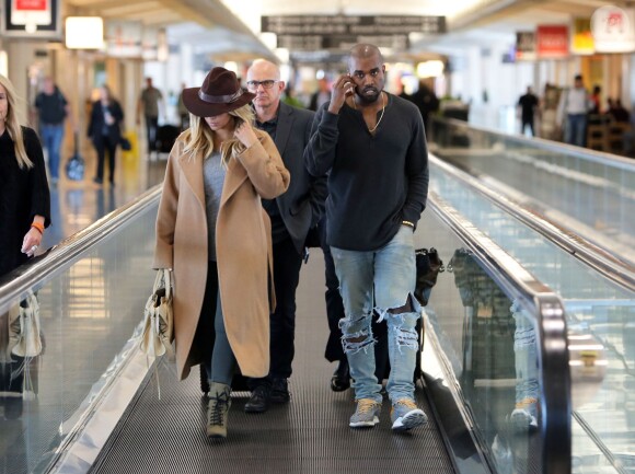 Exclusif
Kim Kardashian et Kanye West a l'aéroport de San Francisco pour prendre un avion pour Paris, le 27 septembre 2013. Sans leur bébé North.