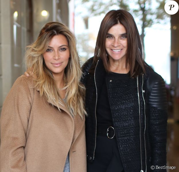 Kim Kardashian et Kanye West à Paris, devant les locaux de Givenchy, ont rencontré Carine Roitfeld qu'ils connaissent bien. Le 28 septembre 2013