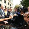 Nicolas Sarkozy s'offre un bain de foule improvise à Cannes, le 27 septembre