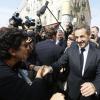 Bain de foule à l'arrivée de Nicolas Sarkozy au restaurant la Petite Maison à Nice le 27 septembre 2013.