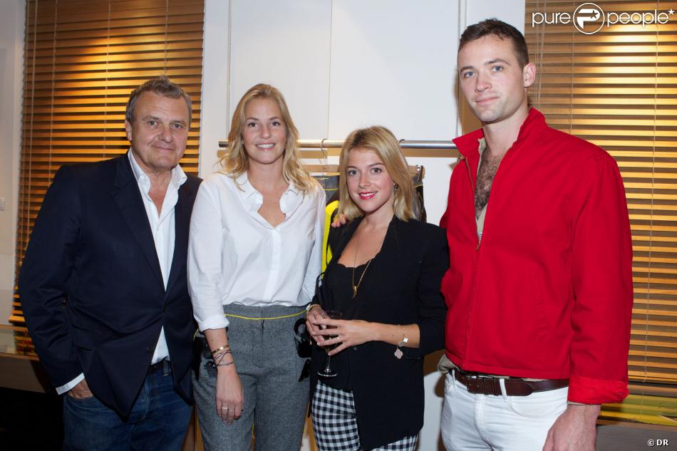 Louis-Marie et Jean-Charles de Castelbajac, Julie Bruère et Victoria Monfort  au lancement de la collection capsule Wild Puzzle pour la boutique N15 à Paris. Le 26 septembre 2013