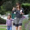 Jennifer Garner emmène son fils Samuel chez le pédiatre avant de se rendre au Starbucks avec sa fille Seraphina à Santa Monica, le 25 septembre 2013.