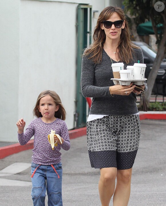 Jennifer Garner avec sa fille Seraphina à Santa Monica, le 25 septembre 2013.