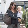 Jennifer Garner emmène son fils Samuel chez le pédiatre avant de se rendre au Starbucks avec sa fille Seraphina à Santa Monica, le 25 septembre 2013.