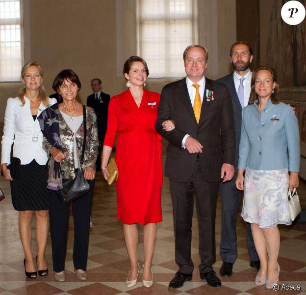 Les Bourbon-Parme en famille : Annemarie, enceinte, et Carlos rayonnants - Purepeople