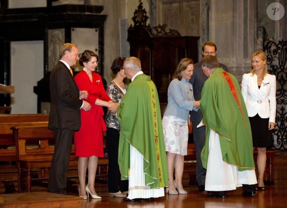 Le prince Carlos de Bourbon-Parme et la princesse Annemarie, la princesse Margarita et Tjalling ten Cate et la princesse Carolina le 28 septembre 2013 à Piacenza (Plaisance) lors d'une messe en l'église de San Sisto.