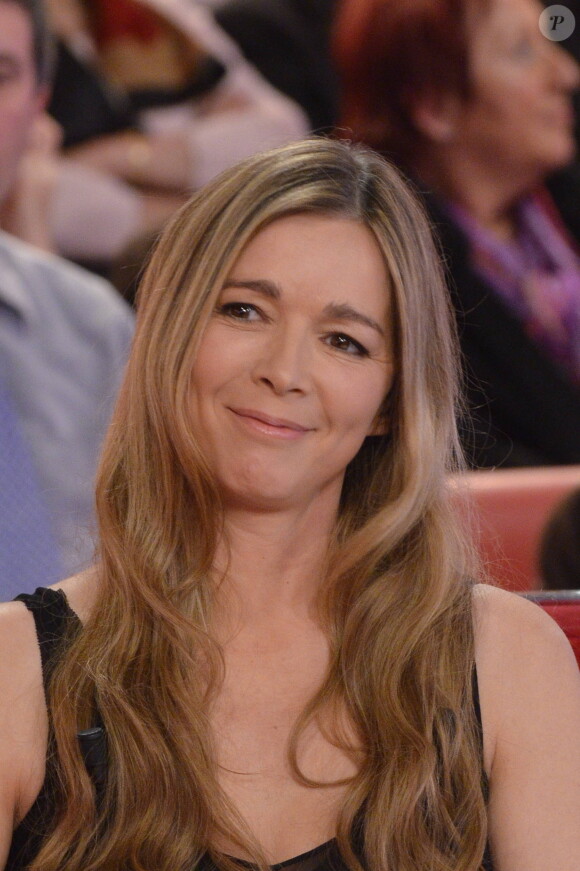 Hélène Rollès dans l'émission "Vivement dimanche de Noël", diffusée le 25 décembre 2011.