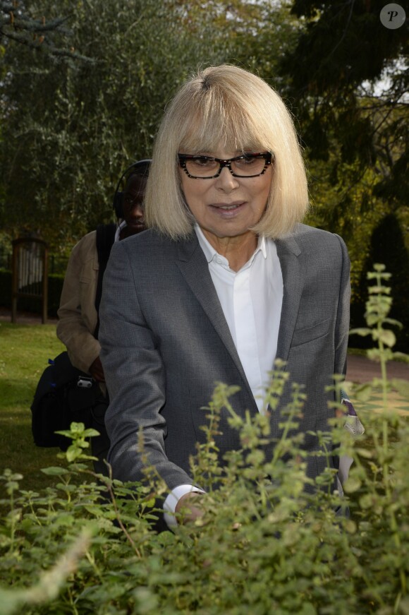 Mireille Darc - Lancement de l'opération + de vie à l'hôpital Sainte-Périne et son beau jardin, situé dans le 16e arrondissement de Paris.