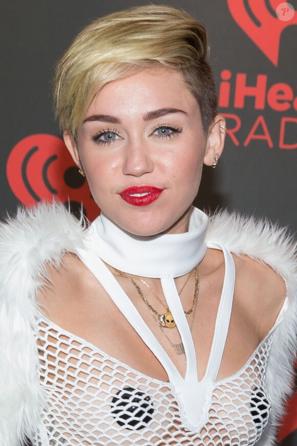 Miley Cyrus sur le tapis rouge du iHeartRadio Music Festival à Las Vegas, le 21 septembre 2013.