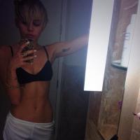 Miley Cyrus toujours plus provoc' : Elle voulait se la jouer topless aux MTV VMA