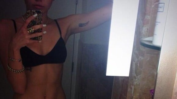 Miley Cyrus toujours plus provoc' : Elle voulait se la jouer topless aux MTV VMA