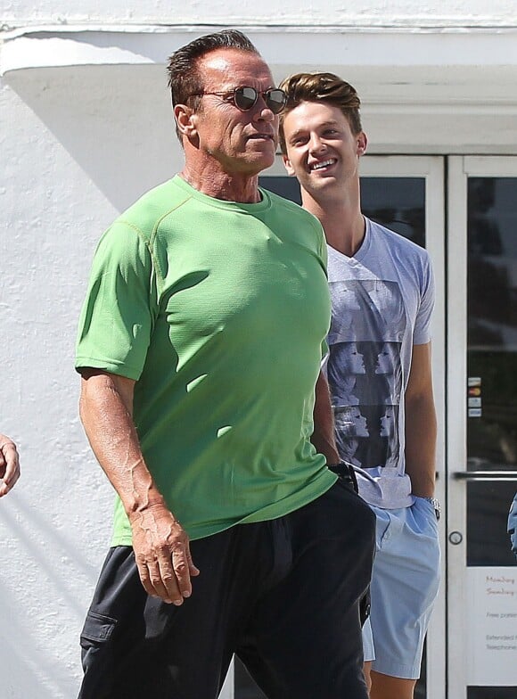 Exclusif - Arnold Schwarzenegger et son fils Patrick sont allés déjeuner au Brentwood Country Mart à Los Angeles. Le 16 août 2013.