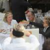 Jacques Chirac, avec son épouse Bernadette et leurs amis les Pinault, a profité d'un bon moment au restaurant Le Girelier à Saint-Tropez le 4 octobre 2013.