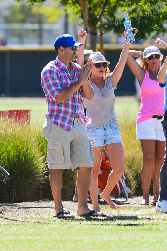 LeAnn Rimes et Eddie Cibrian jouent aux supporters. Mason, le fils de l'acteur, est en plein match, à Los Angeles, le samedi 5 octobre 2013.