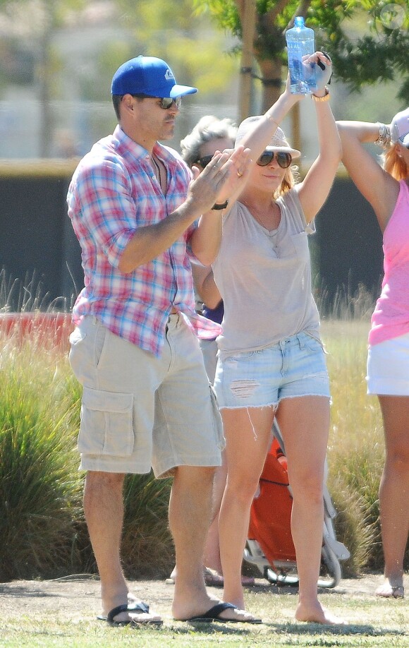 LeAnn Rimes et Eddie Cibrian jouent aux supporters. Mason, le fils de l'acteur, est en plein match, à Los Angeles, le samedi 5 octobre 2013.