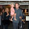 La jolie Jessica Simpson, son fiancé Eric Johnson et leur fille Maxwell vont au restaurant, à Los Angeles, le 24 septembre 2013.