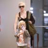 Gwen Stefani enceinte et son mari Gavin Rossdale emmènent leur fils Zuma au cinéma à Hollywood, le 6 octobre 2013.