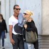 Gwen Stefani enceinte et son mari Gavin Rossdale emmènent leur fils Zuma au cinéma à Hollywood, le 6 octobre 2013.