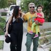 Tony Kanal et sa femme Erin Lokitz (enceinte) emmènent leur fille Coco Reese à une fête d'anniversaire à Beverly Hills, le 5 octobre 2013.