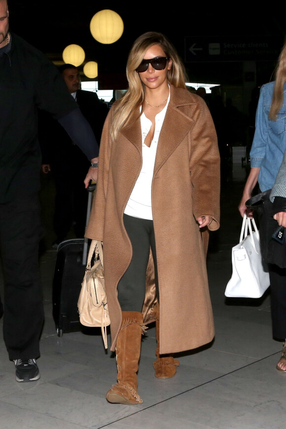 Exclusif - Kim Kardashian arrive à l'aéroport de Roissy CDG, le 02 octobre 2013.