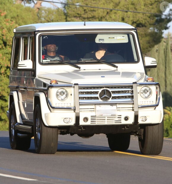 Exclusif - Khloé Kardashian et Lamar Odom en voiture dans les rues de Calabasas, le 8 octobre 2013.