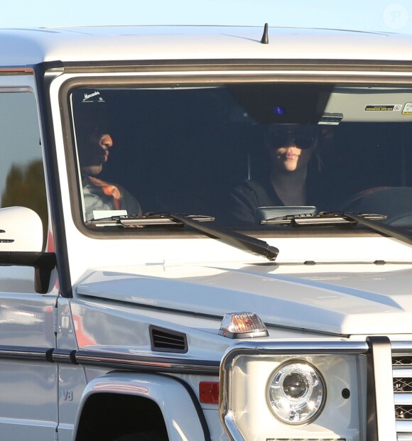 Exclusif - Khloé Kardashian et son mari Lamar Odom en voiture dans les rues de Calabasas. Le 8 octobre 2013.