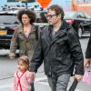 Matthew Broderick emmène ses filles Tabitha et Marion à l'école à New York, le 10 octobre 2013.