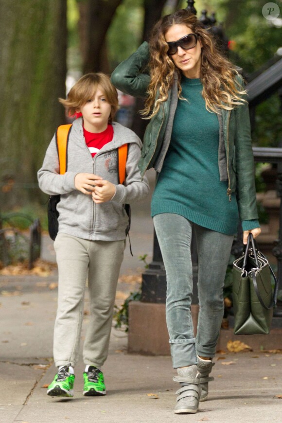 Sarah Jessica Parker emmène son fils James à l'école à New York, le 9 octobre 2013.