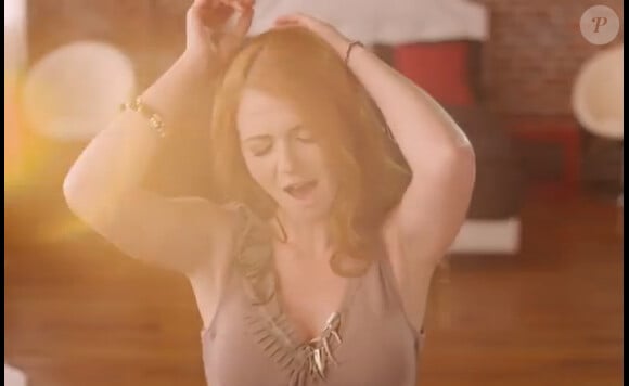 La chanteuse russe Lena Katina dans son clip 'Lift me up'