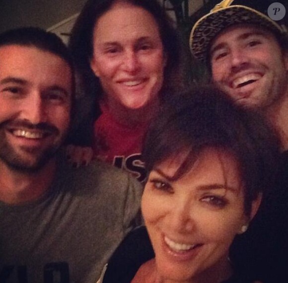 Quelques jours après leur rupture, Bruce et Kris Jenner ont donné à voir l'image d'une famille recomposée particulièrement unie sur des clichés postés par Kris Jenner et Brody Jenner sur Instagram, le 10 octobre 2013.